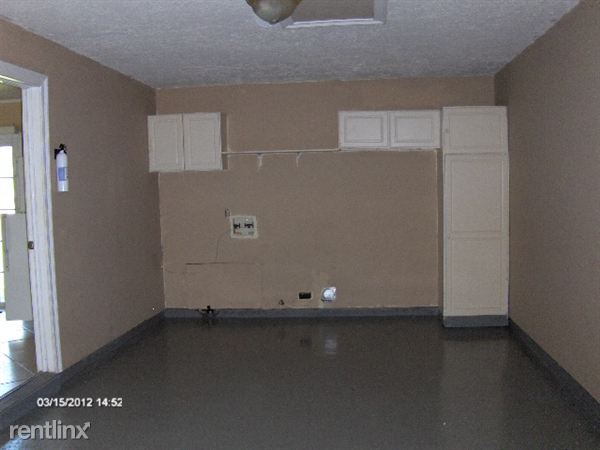 Building Photo - 7500 Madison Dr