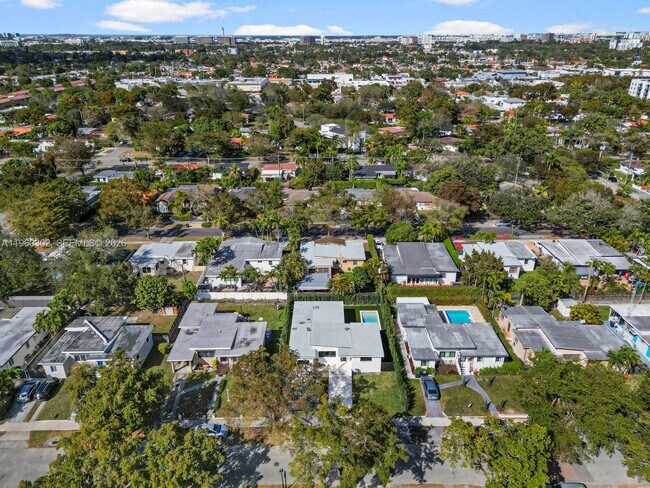 Foto del edificio - 5841 SW 13th St