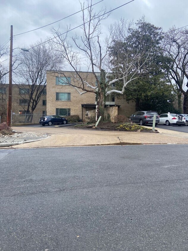 Updated One Bed One Bath Just a block from... - Updated One Bed One Bath Just a block from...