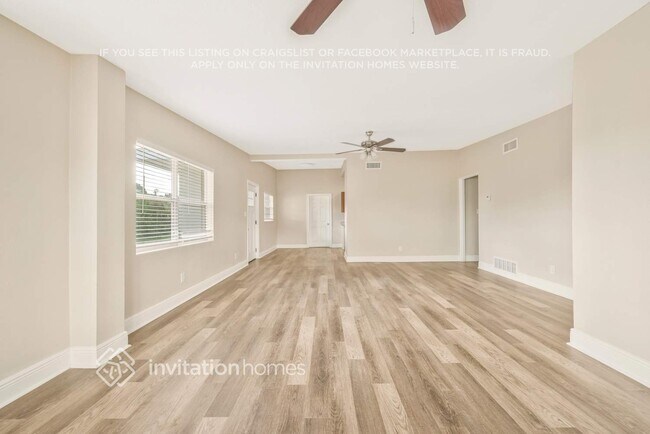 Building Photo - 2412 Martinwood Dr