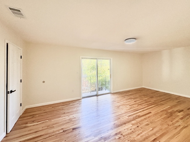 Building Photo - 87 Chadwick Ave