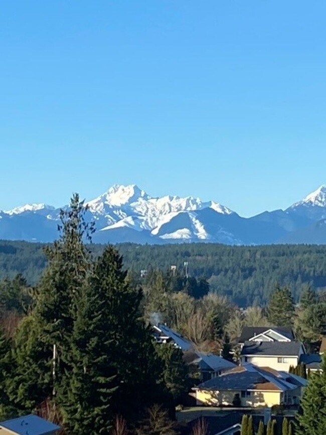 Foto del edificio - Mountain Views - 3 Bedroom Poulsbo Rambler