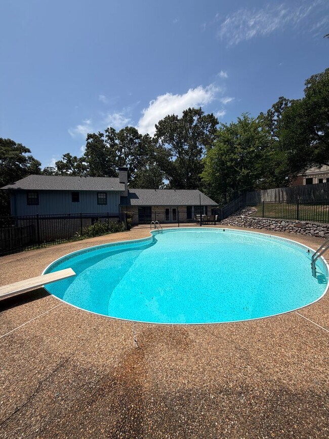 Building Photo - 1101 Silverwood Cove