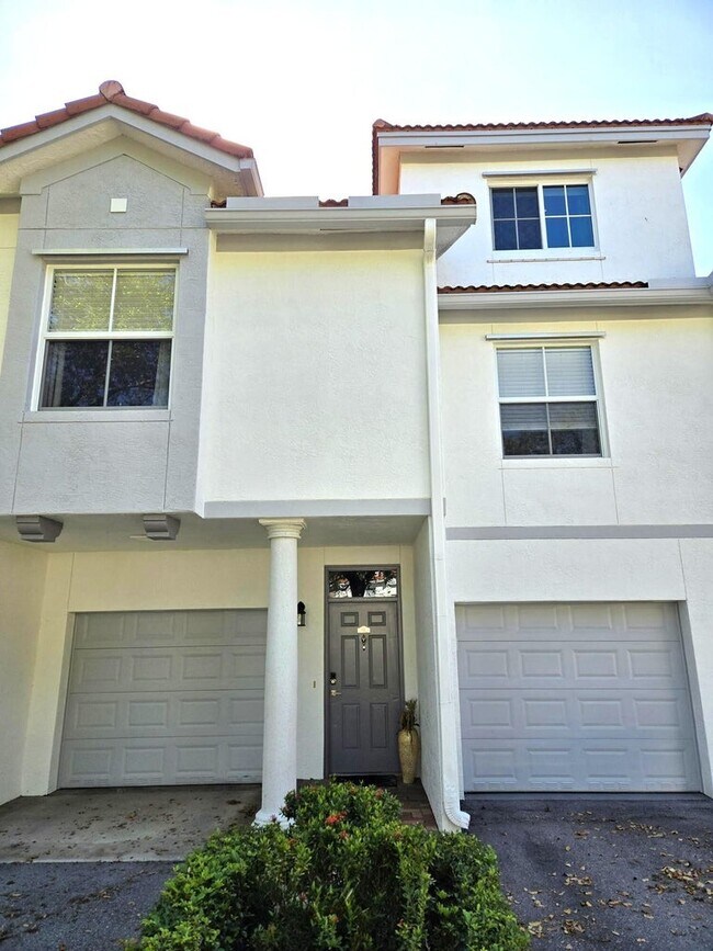 Foto del edificio - 2024 Alta Meadows Ln