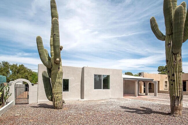 Building Photo - 1017 E West Cir Dr