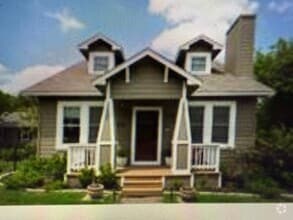 Building Photo - 610 E Pfluger St
