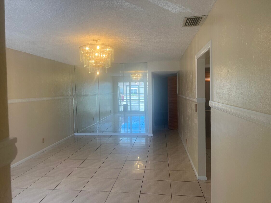 Primary Photo - 2073 E Bond Dr