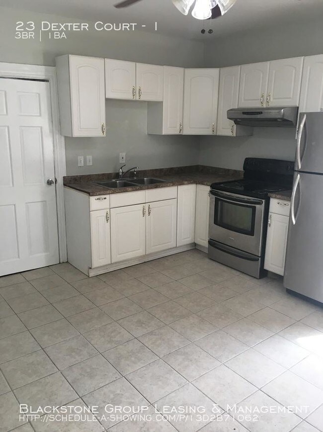 Building Photo - 3 bedroom in Pawtucket RI 02860