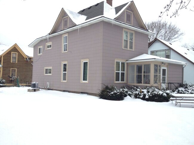 Exterior - 1464 Breda Ave