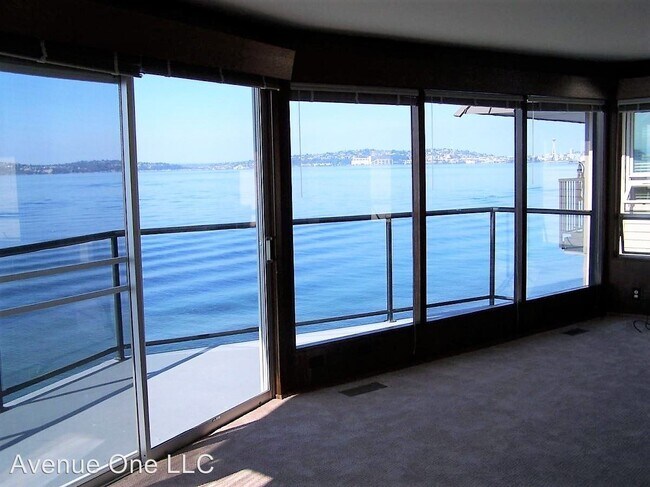 Building Photo - 3007 Alki Ave SW