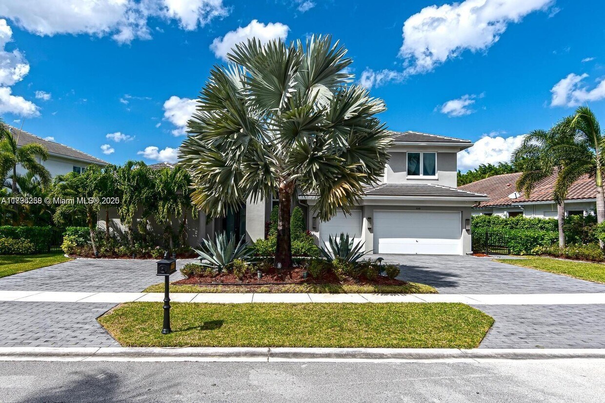 Foto principal - 10181 Key Plum St
