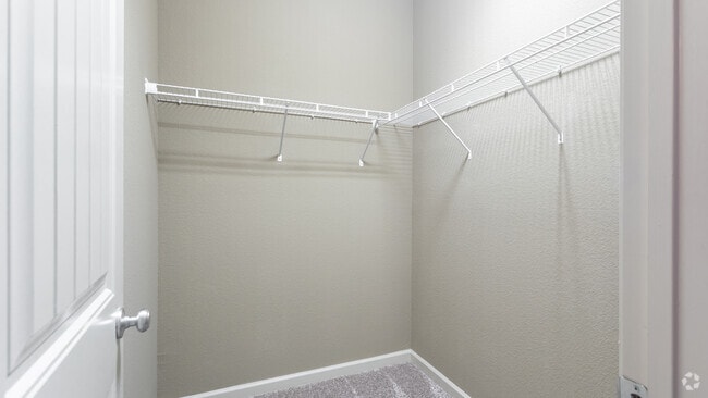 2BR,1.5BA,-1329SF, New Castle - Fenwyck Manor Apartments