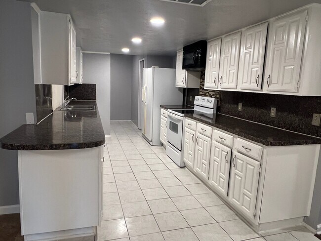 Foto del edificio - 8103 Edgebrook Forest Ct