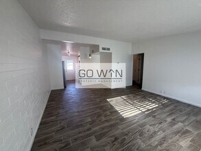 Building Photo - 925 W Cheryl Dr