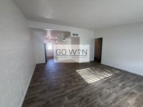 Building Photo - 925 W Cheryl Dr