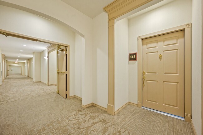Foto del edificio - 2400 McCue Rd