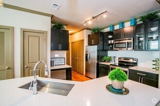 Building Photo - 12700 Westheimer Rd