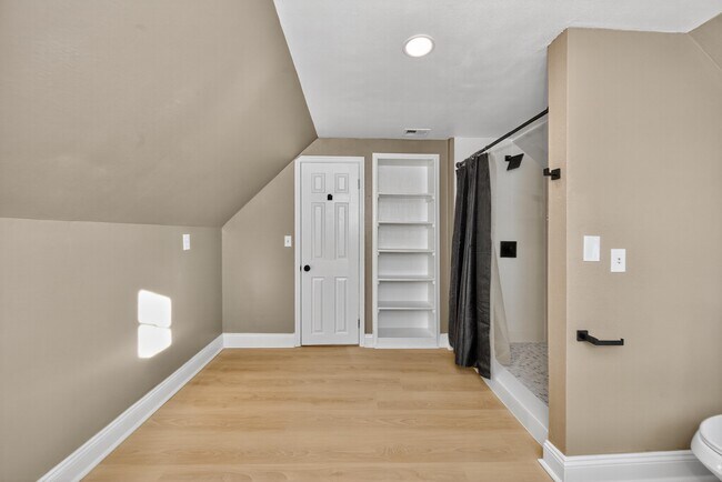 Building Photo - 512 Mason Ave