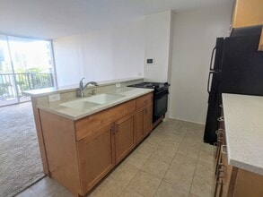 Building Photo - 1050 Kinau St