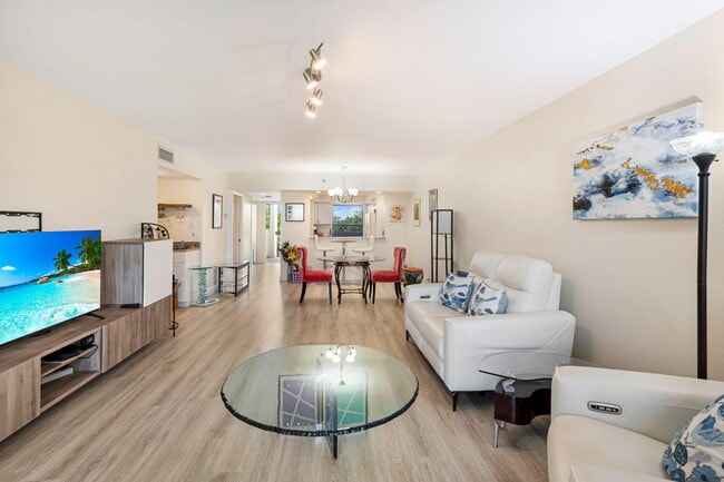 Building Photo - 6562 Boca Del Mar Dr