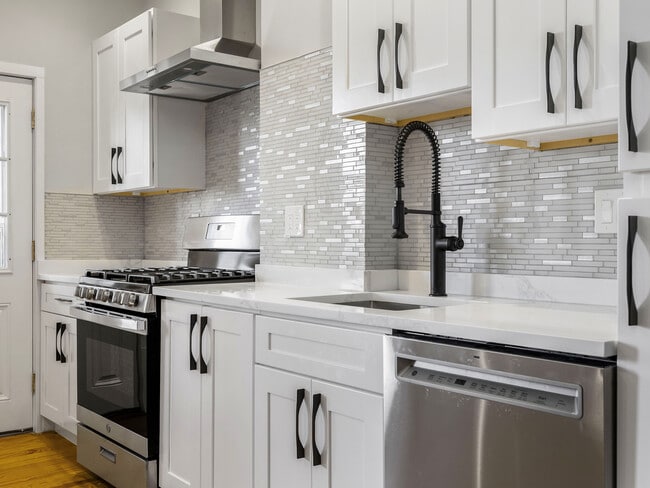 Building Photo - 129 Cottage St