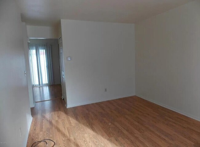 Foto del edificio - 802 Plymouth Avenue Northeast