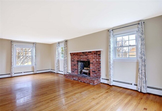 Foto del edificio - 12 Whalen Dr