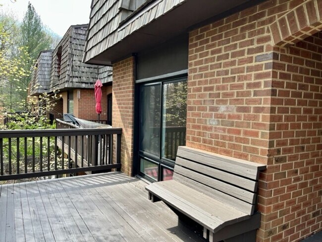 Building Photo - Excellent Potomac neighborhood!