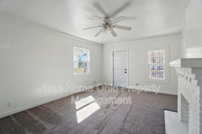 Foto del edificio - 3215-3215 E 5th St