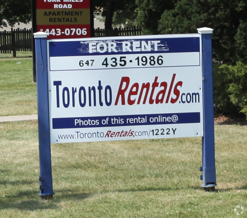 Photo du bâtiment - 1222 York Mills Rd