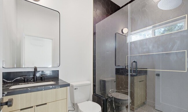 Foto del edificio - 2835 S Redondo Blvd