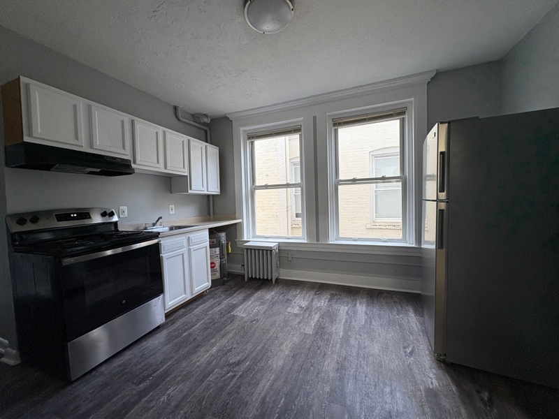 Primary Photo - 380 W Main St