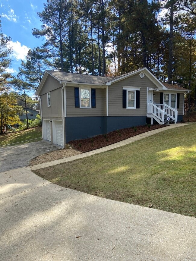 Building Photo - 8218 Country Cir