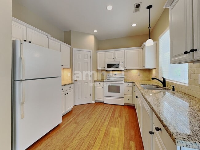 Building Photo - 3907 Gisbourne Dr