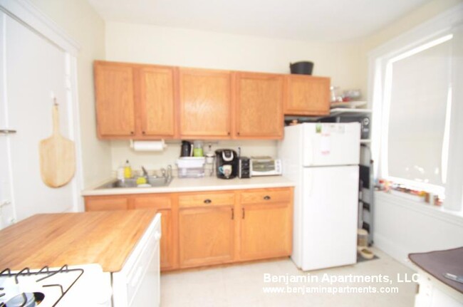 Building Photo - 117 Sutherland Rd