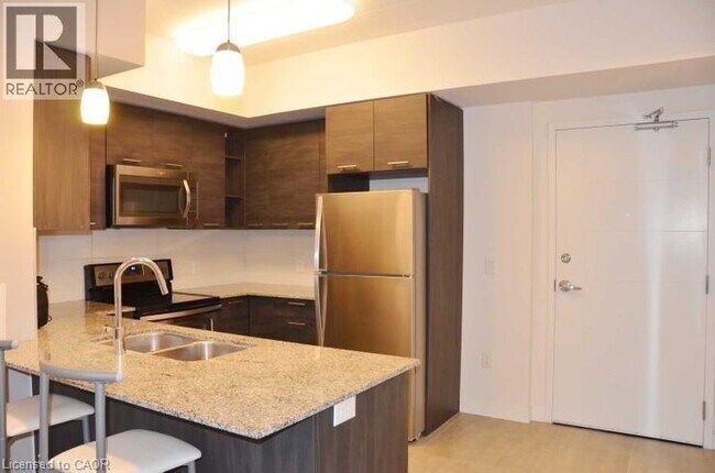 Photo du bâtiment - 251 Hemlock St