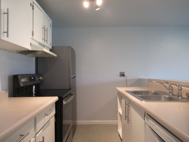 Foto del edificio - Ground Level, end unit one bedroom, one ba...