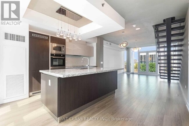 Building Photo - 220 George St