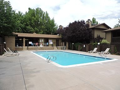 Building Photo - 2913 Tierra Verde E