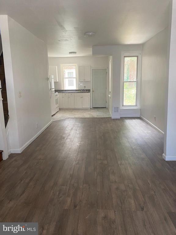 Foto del edificio - 533 E Walnut Ln