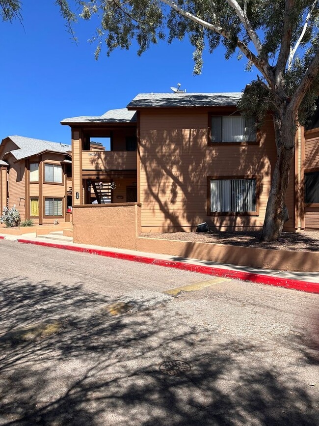 Building Photo - 1720 W Wood Bridge Ct