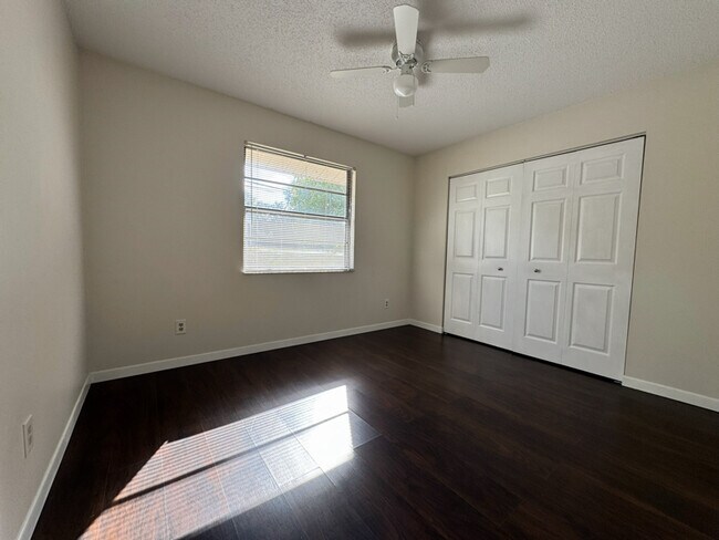 Foto del edificio - 2901 Bay View Dr