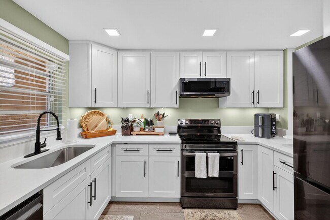 Building Photo - 9480 Tangerine Pl