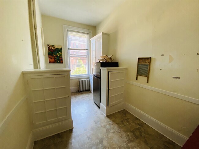 Building Photo - 103 9th St