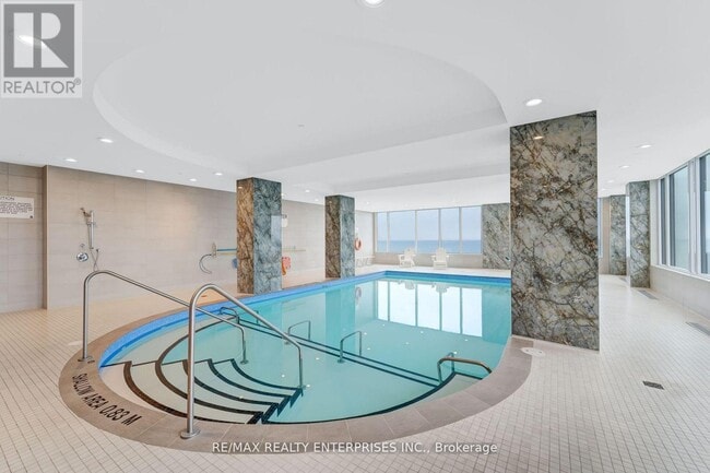 Photo du bâtiment - 1928 Lake Shore Blvd W