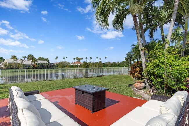 Building Photo - 2471 Country Golf Dr