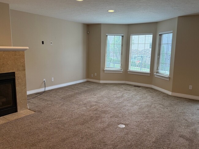 Building Photo - 1361 Mossy Springs Ln