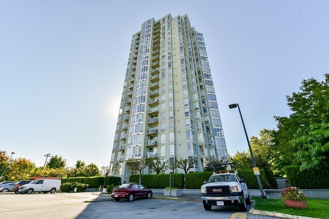Building Photo - 14820 104 Ave