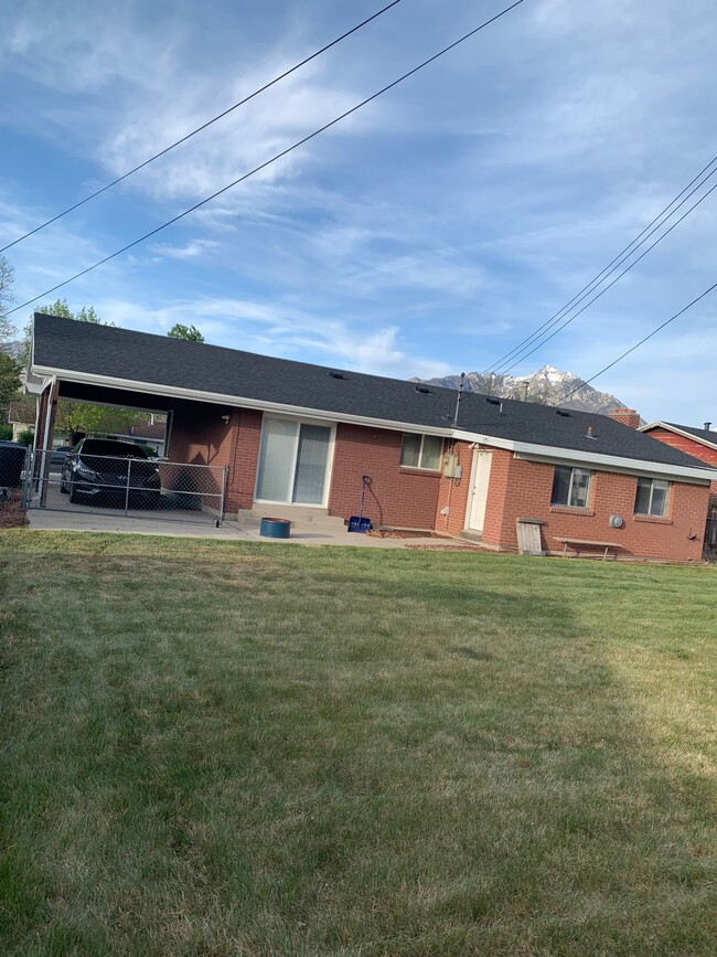 Building Photo - 9902 E Sego Lily Dr