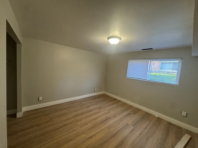 Building Photo - 7860 Glenorchard Dr